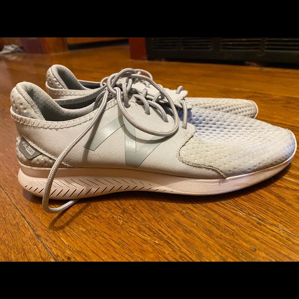 Grey new balance tennis shoes